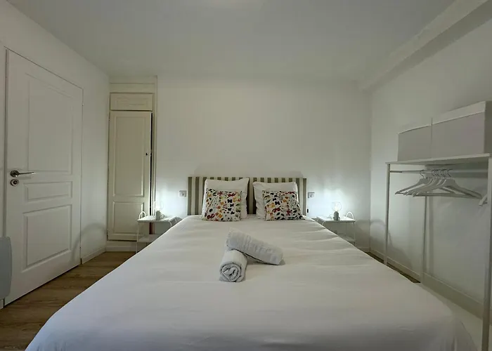 Les Lys Jaunes - 4pers - Wi-fi - Parking Gratuit 勒芒